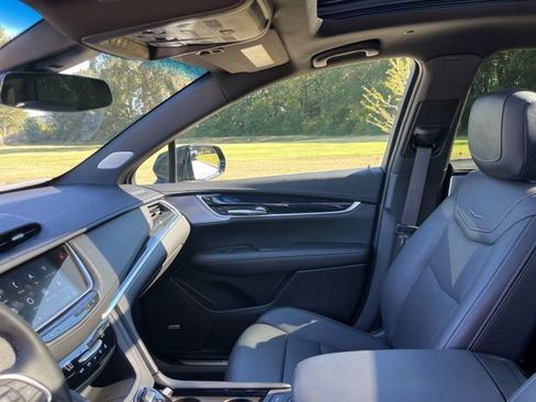 Used 2025 Cadillac XT5 Premium Luxury image 17