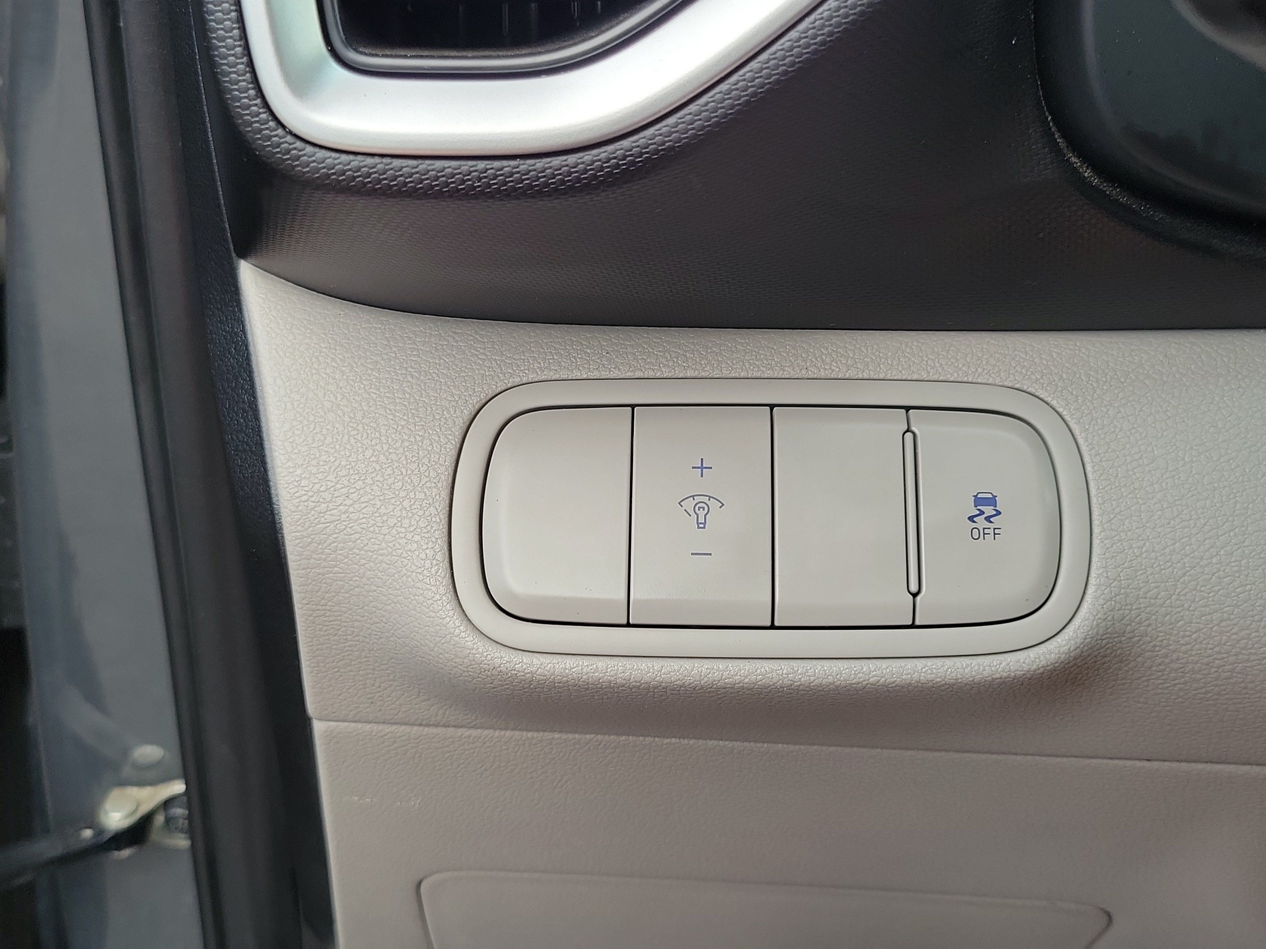 Certified 2024 Hyundai Venue SEL FWD image 13