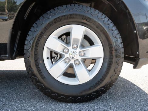 Used 2017 RAM 1500 Express AWD/4WD image 11