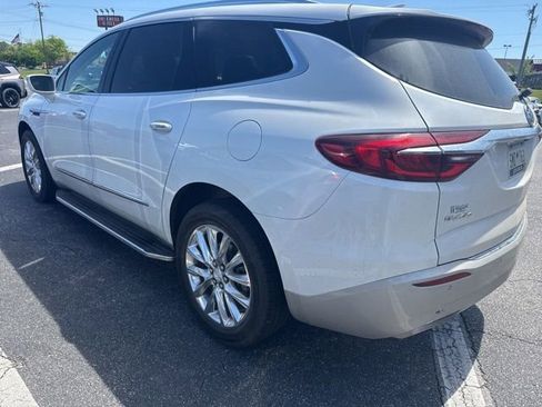 Used 2018 Buick Enclave Premium w/ Experience Buick Package FWD image 4