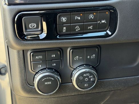 New 2026 GMC Yukon XL AT4 w/ AT4 Premium Package image 13