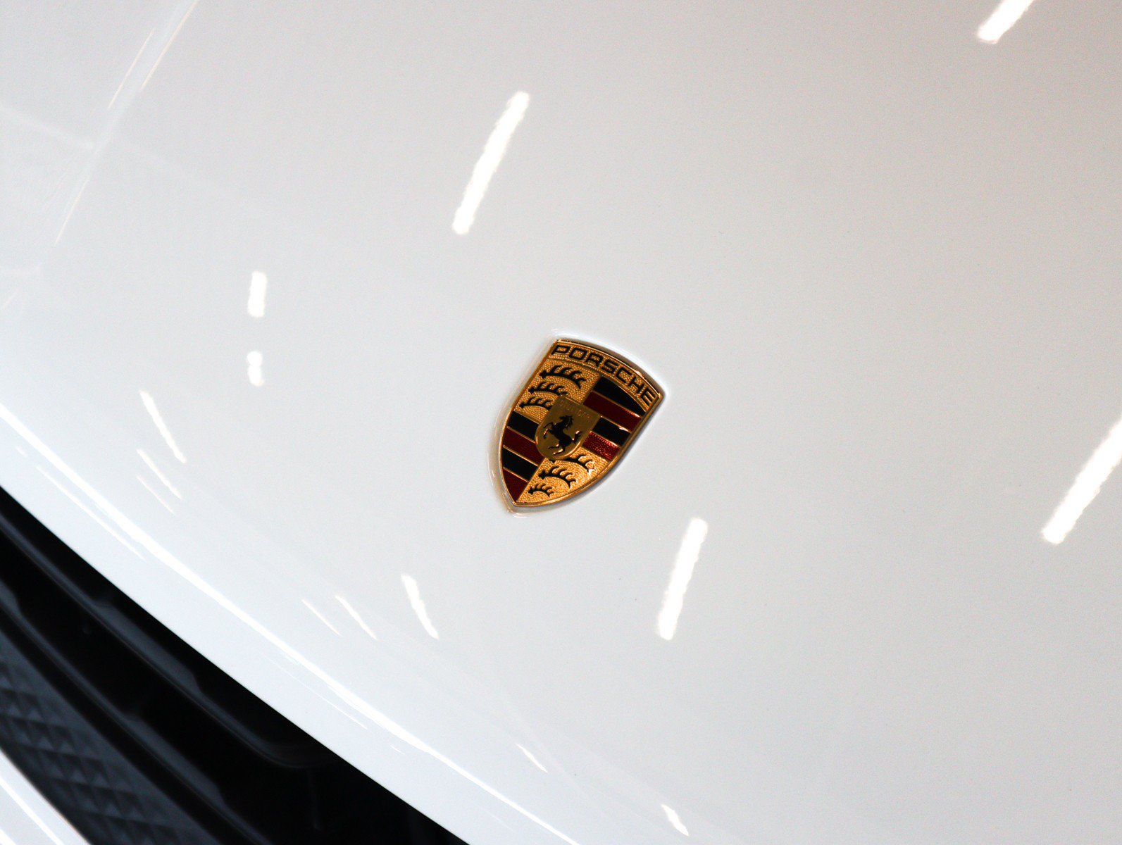 Certified 2024 Porsche Macan AWD/4WD image 31