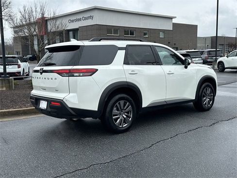 Certified 2024 Nissan Pathfinder SV image 8