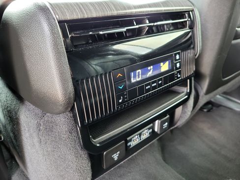 Used 2024 Jeep Wagoneer L Series III w/ Flexible Seating Group image 9