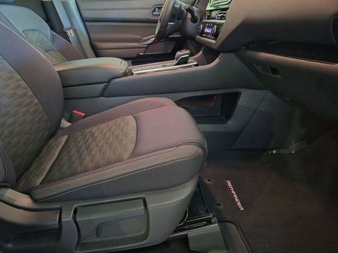 Used 2025 Nissan Pathfinder SV FWD image 21