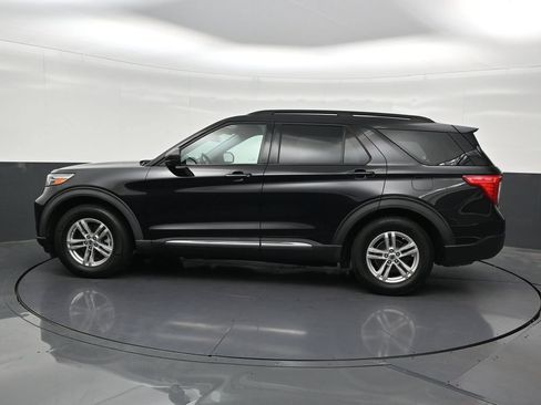 Used 2021 Ford Explorer XLT RWD image 2