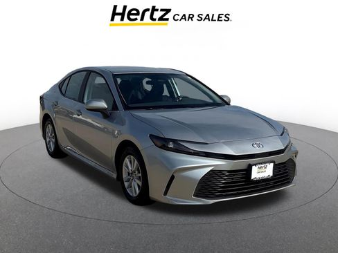 Used 2025 Toyota Camry LE image 1