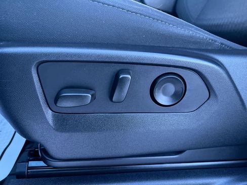 Used 2023 Chevrolet Silverado 1500 Custom image 12