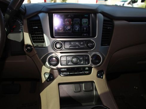 Used 2020 GMC Yukon XL SLT w/ Premium Edition image 18