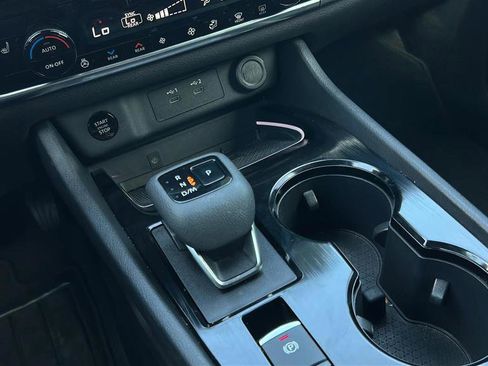 Used 2024 Nissan Rogue SL w/ SL Premium Package image 36