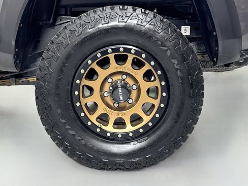 Used 2019 Toyota Tacoma TRD Off-Road AWD/4WD image 10