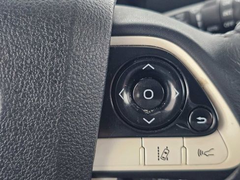 Used 2017 Toyota Prius Four image 28