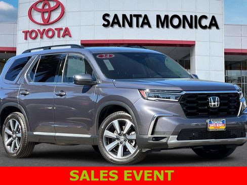 Used 2024 Honda Pilot Touring image 1