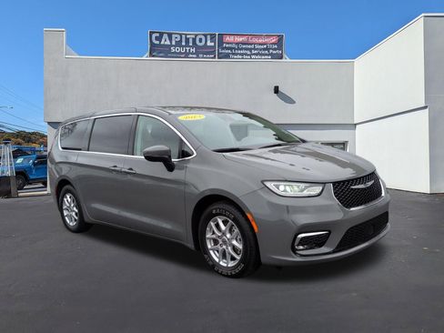 Used 2023 Chrysler Pacifica Touring-L image 1