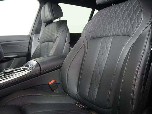 Used 2026 BMW X7 M60i image 11