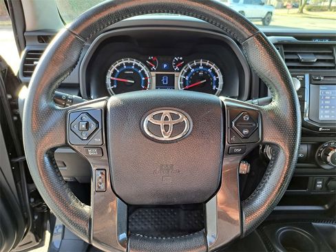 Used 2017 Toyota 4Runner 4WD image 9