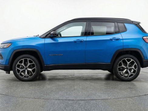 Used 2025 Jeep Compass Limited image 5