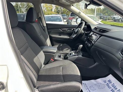 Used 2019 Nissan Rogue SV w/ Premium Package image 33