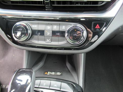 Used 2024 Buick Envista Sport Touring w/ Convenience II Package FWD image 25