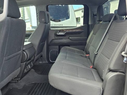 Used 2023 Chevrolet Silverado 1500 LT AWD/4WD image 17