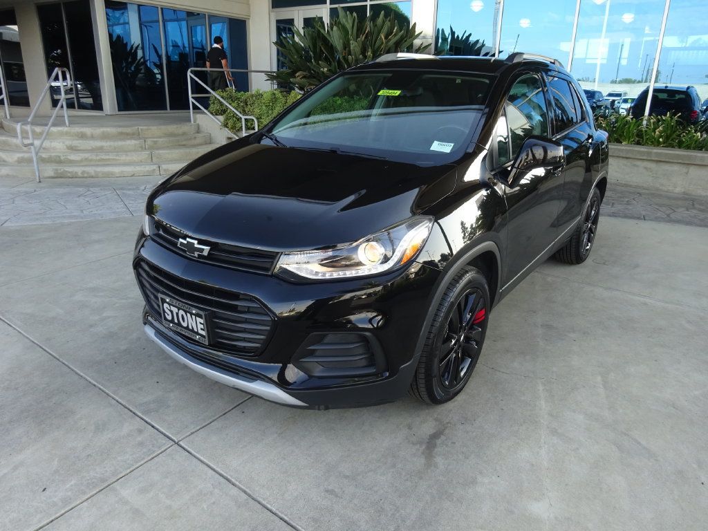 Certified 2020 Chevrolet Trax LT w/ Redline Edition FWD image 3