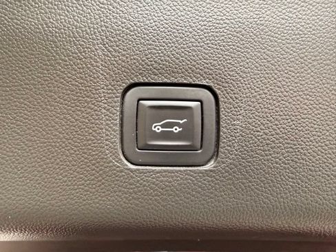 Used 2018 Chevrolet Traverse High Country AWD/4WD image 8