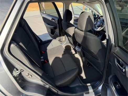 Used 2018 Subaru Outback 2.5i Premium image 11