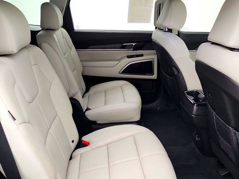 Used 2023 Kia Telluride EX w/ EX Captain's Chair Package AWD/4WD image 25