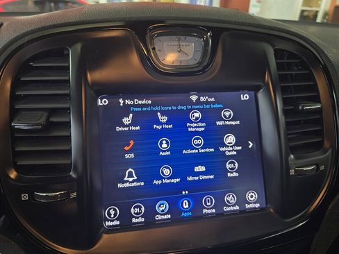 Used 2018 Chrysler 300 S image 19