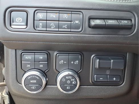 Used 2024 GMC Yukon Denali Ultimate AWD/4WD image 21