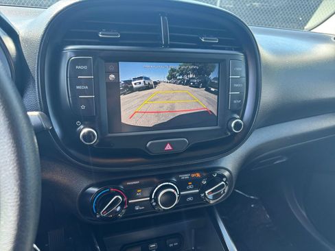 Used 2025 Kia Soul LX w/ LX Technology Package FWD image 24