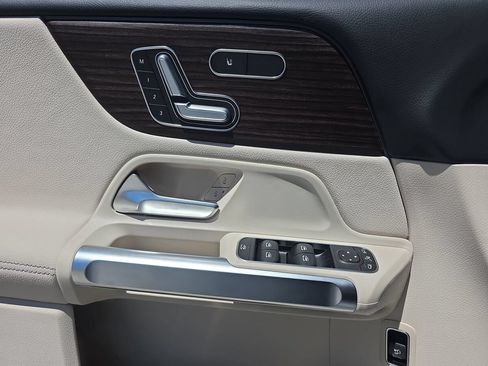 New 2026 Mercedes-Benz GLB 250 image 27
