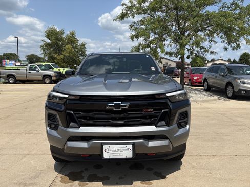 Used 2025 Chevrolet Colorado Z71 w/ Technology Package AWD/4WD image 8