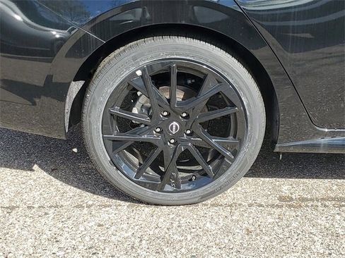 New 2025 Nissan Sentra SR w/ Midnight Edition image 5