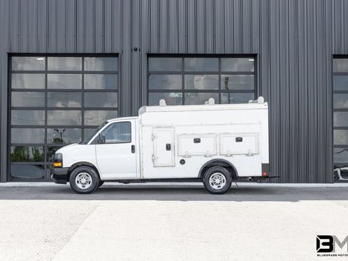 Used 2021 Chevrolet Express 3500 w/ Driver Convenience Package RWD image 1