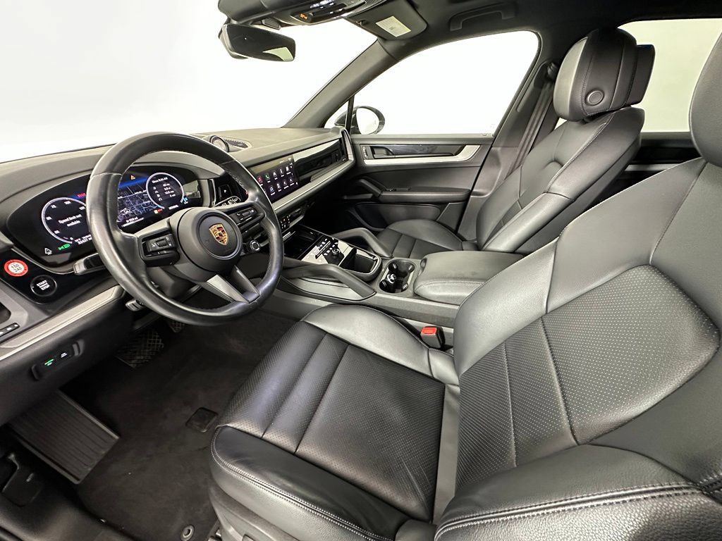 Certified 2024 Porsche Cayenne AWD/4WD image 4