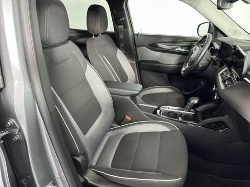Used 2024 Chevrolet TrailBlazer LT w/ Convenience Package AWD/4WD image 4