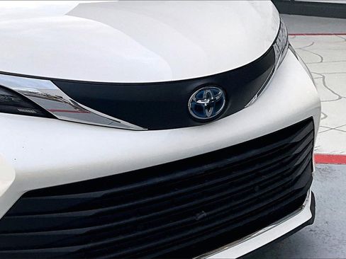 Certified 2021 Toyota Sienna XLE image 30