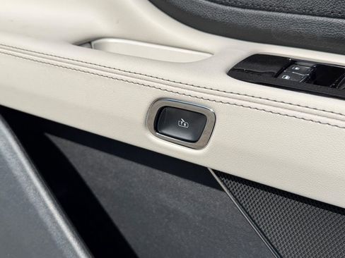 New 2026 Lincoln Aviator AWD w/ Jet Appearance Package image 21