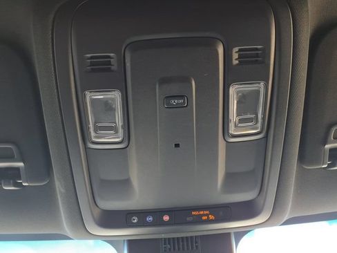 Used 2023 GMC Yukon SLE RWD image 29