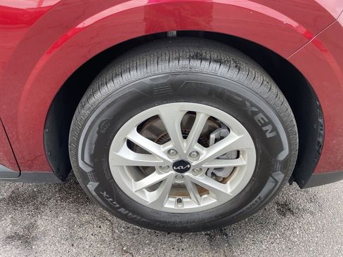 Used 2024 Kia Carnival LX image 13