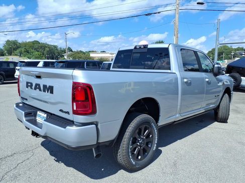 New 2026 RAM 2500 Laramie AWD/4WD image 4