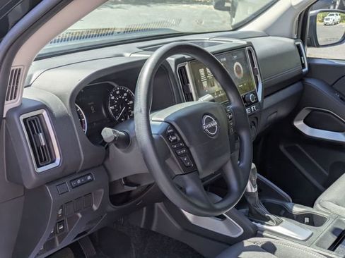 Used 2025 Nissan Frontier SV AWD/4WD image 14