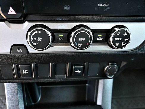 Used 2022 Toyota Tacoma SR RWD image 21