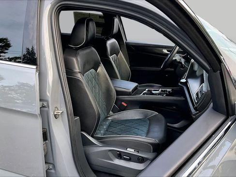 Used 2025 Volkswagen Atlas Cross Sport SEL Premium R-Line AWD/4WD image 8