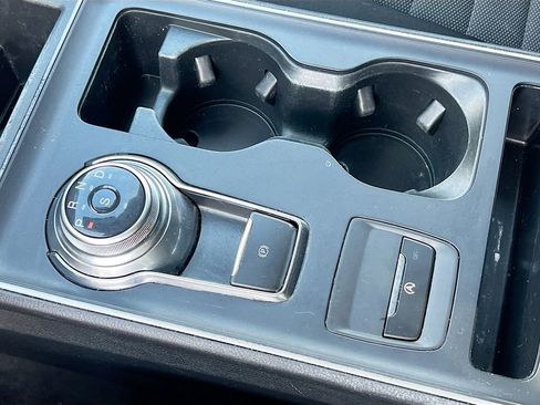 Used 2021 Ford Edge SE image 13