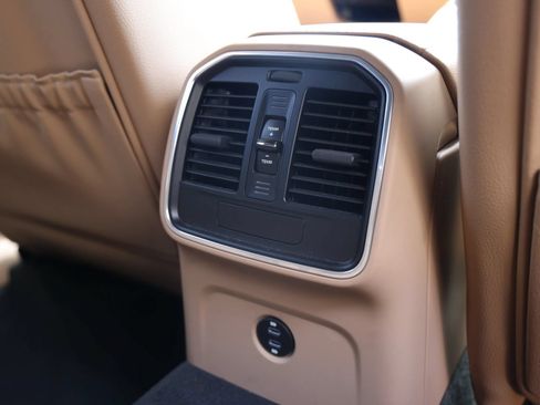 Used 2020 Porsche Macan AWD/4WD image 28