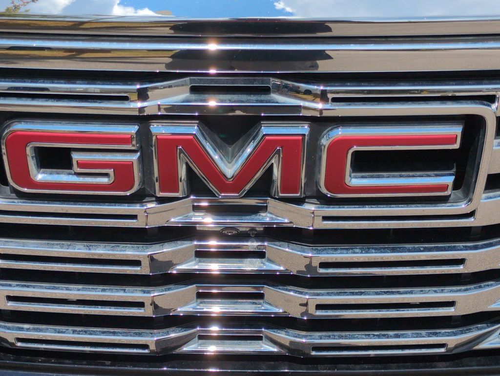 Used 2023 GMC Sierra 1500 Denali w/ Denali Reserve Package AWD/4WD image 3