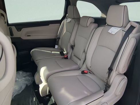 New 2026 Honda Odyssey Touring image 9
