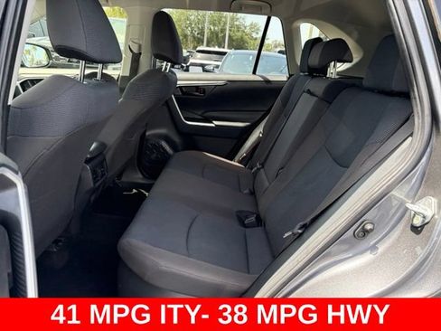 Used 2022 Toyota RAV4 LE AWD/4WD image 15